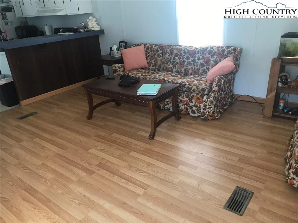 Image number 8 for the current listing