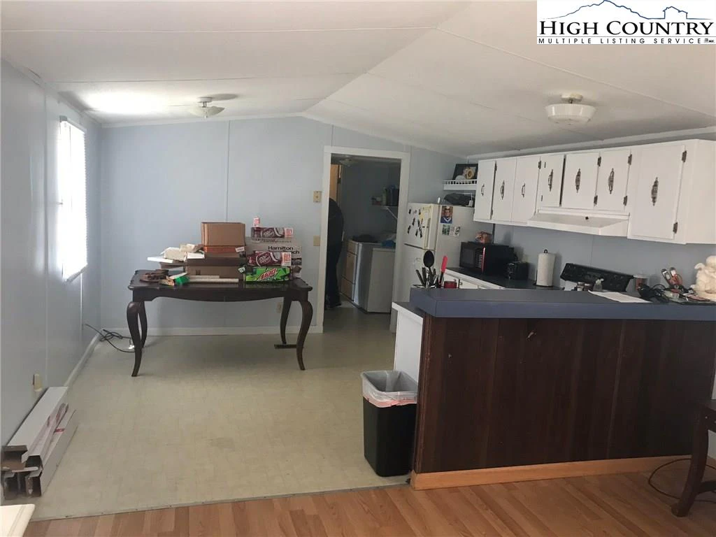 Image number 9 for the current listing