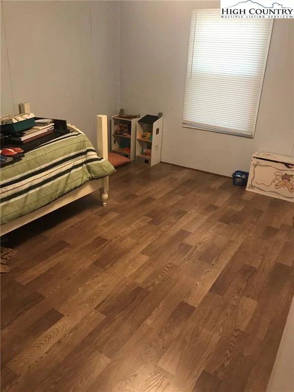 Image number 11 for the current listing