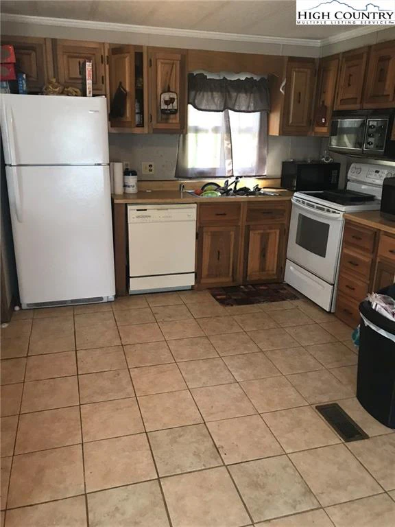 Image number 16 for the current listing