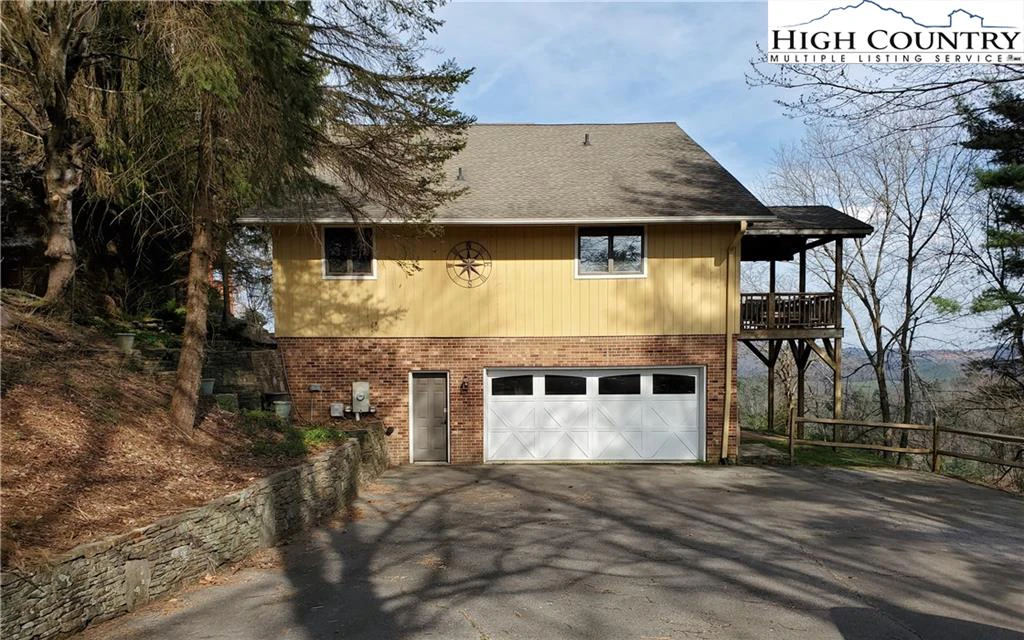 Image number 1 for the current listing