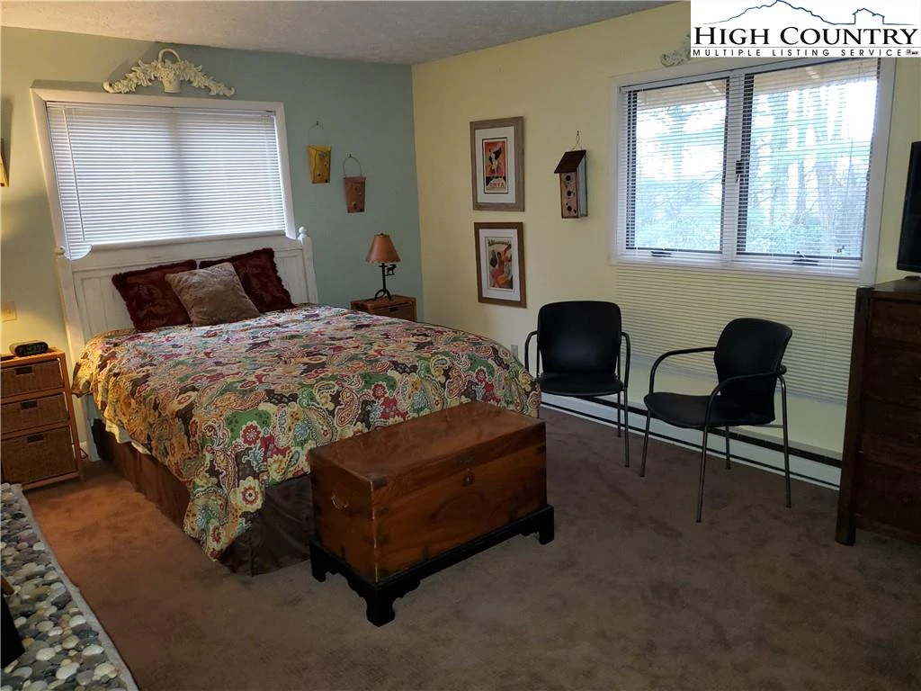 Image number 10 for the current listing