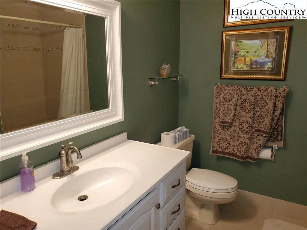 Image number 9 for the current listing