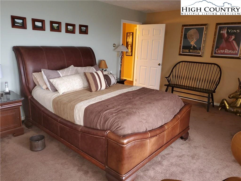 Image number 8 for the current listing