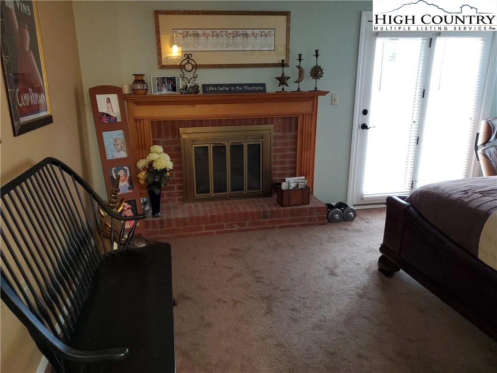 Image number 7 for the current listing