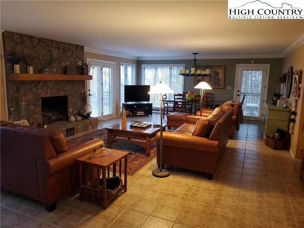 Image number 16 for the current listing