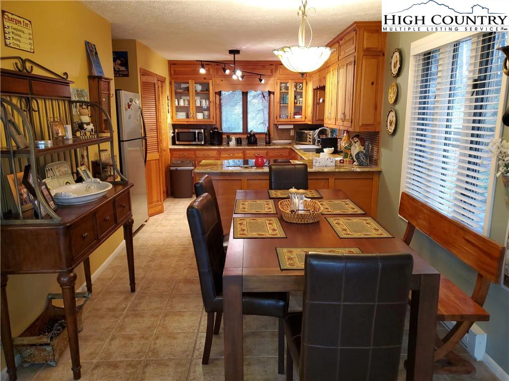 Image number 14 for the current listing