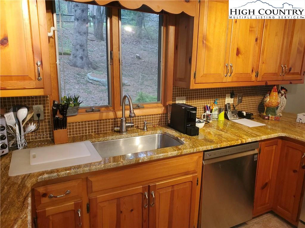 Image number 12 for the current listing