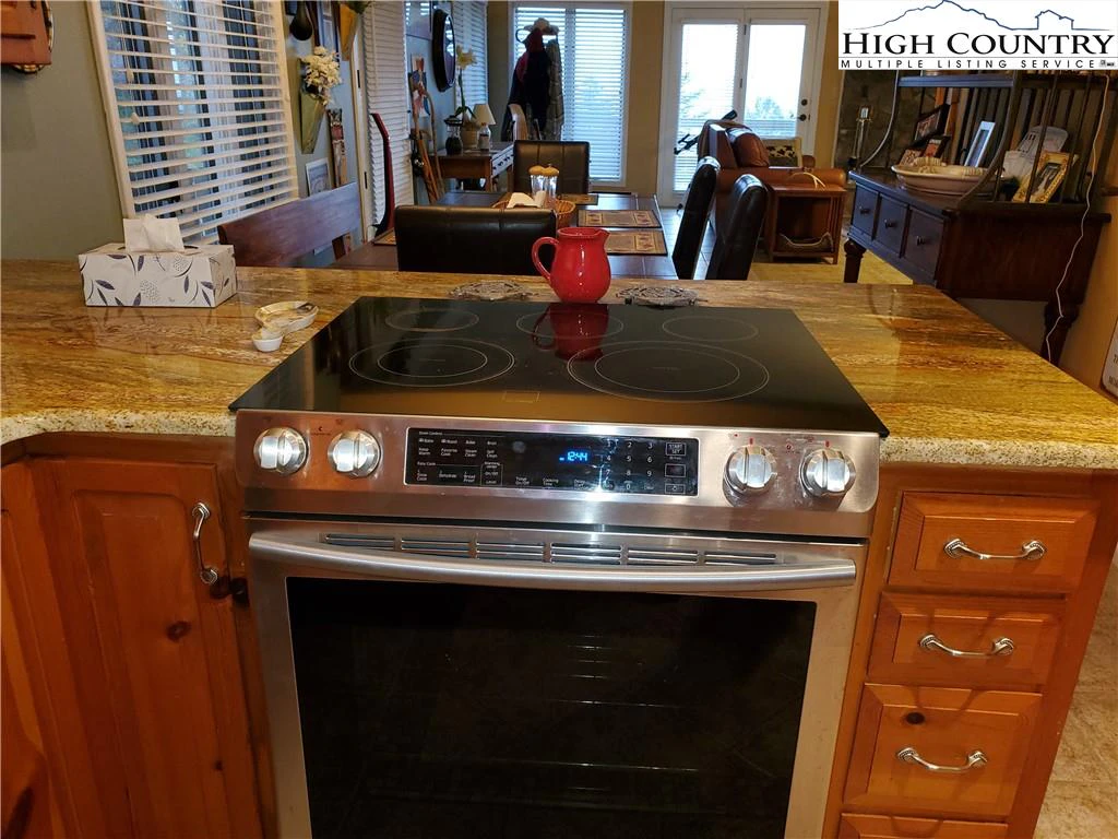 Image number 2 for the current listing