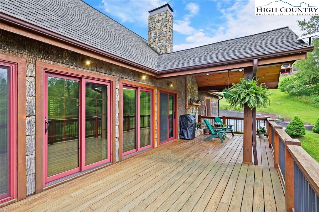 Image number 19 for the current listing