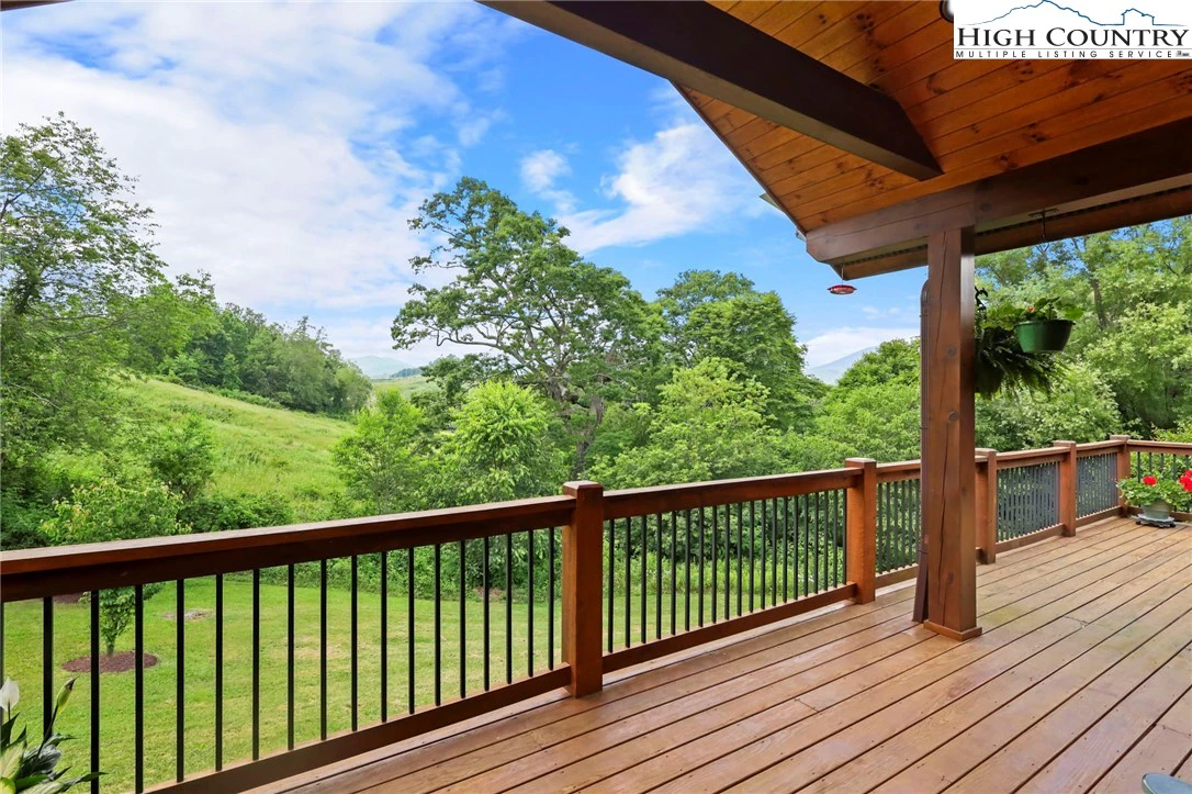 Image number 17 for the current listing
