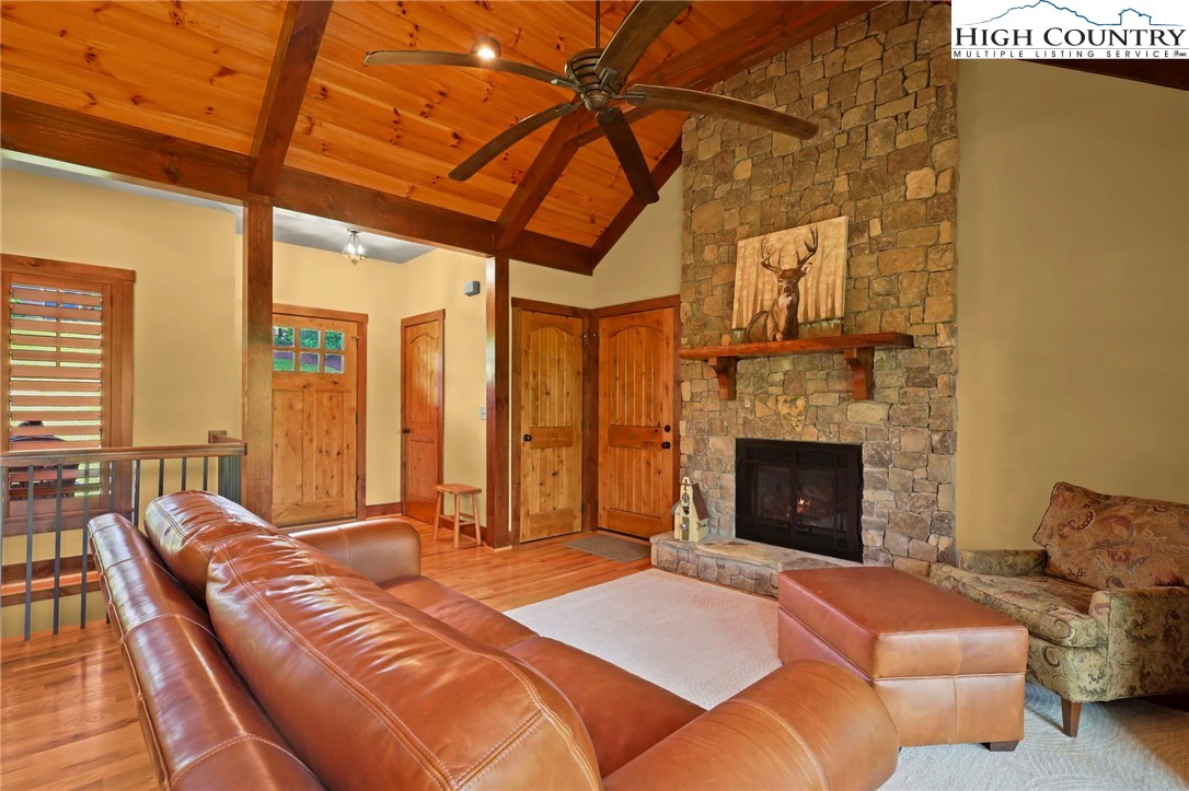 Image number 13 for the current listing