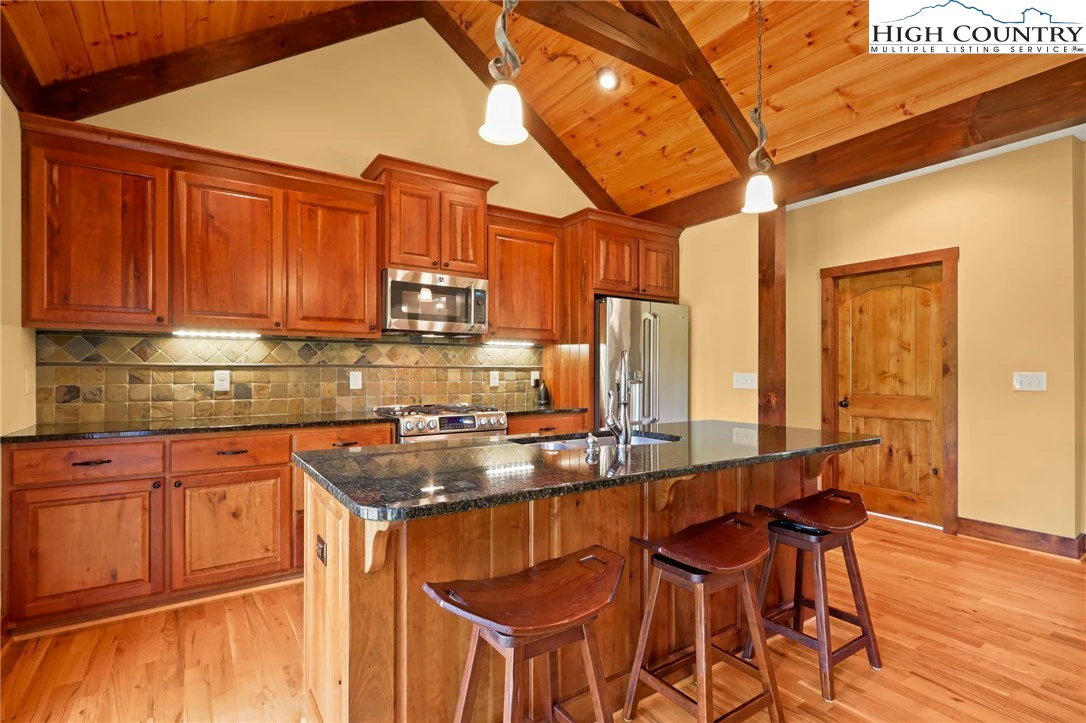 Image number 8 for the current listing