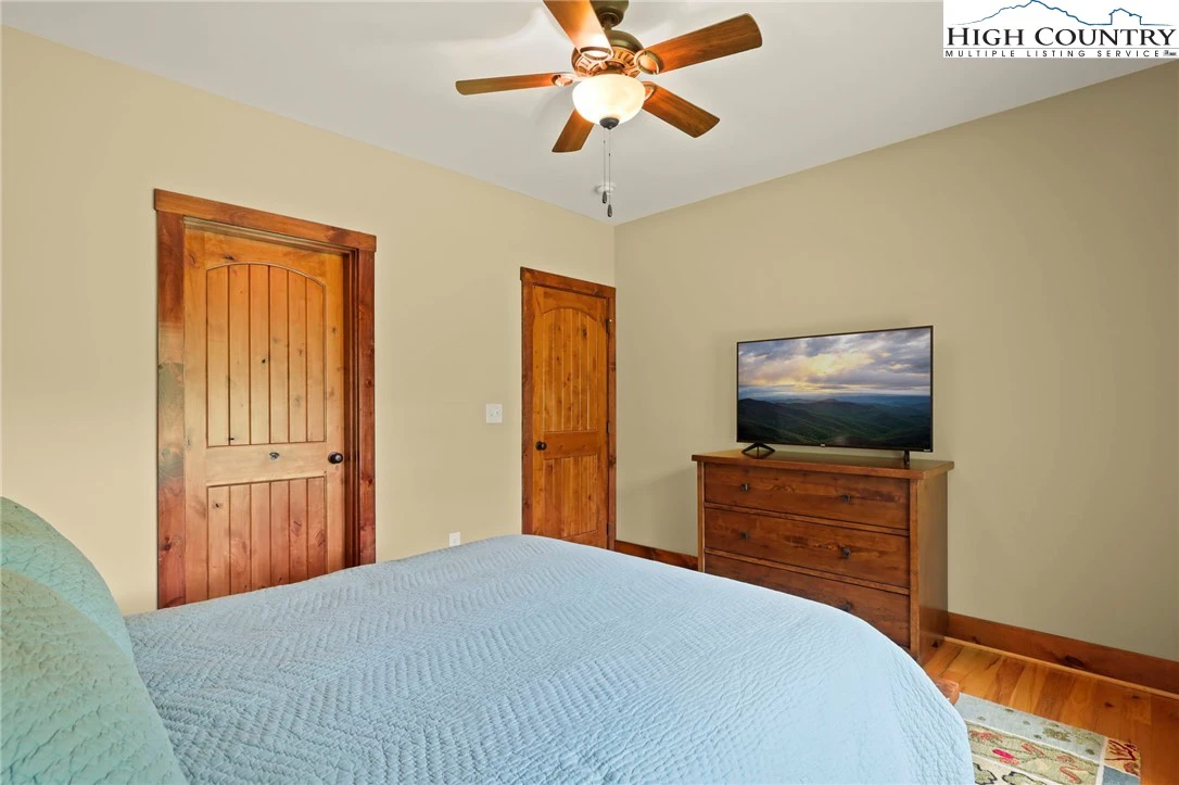Image number 7 for the current listing