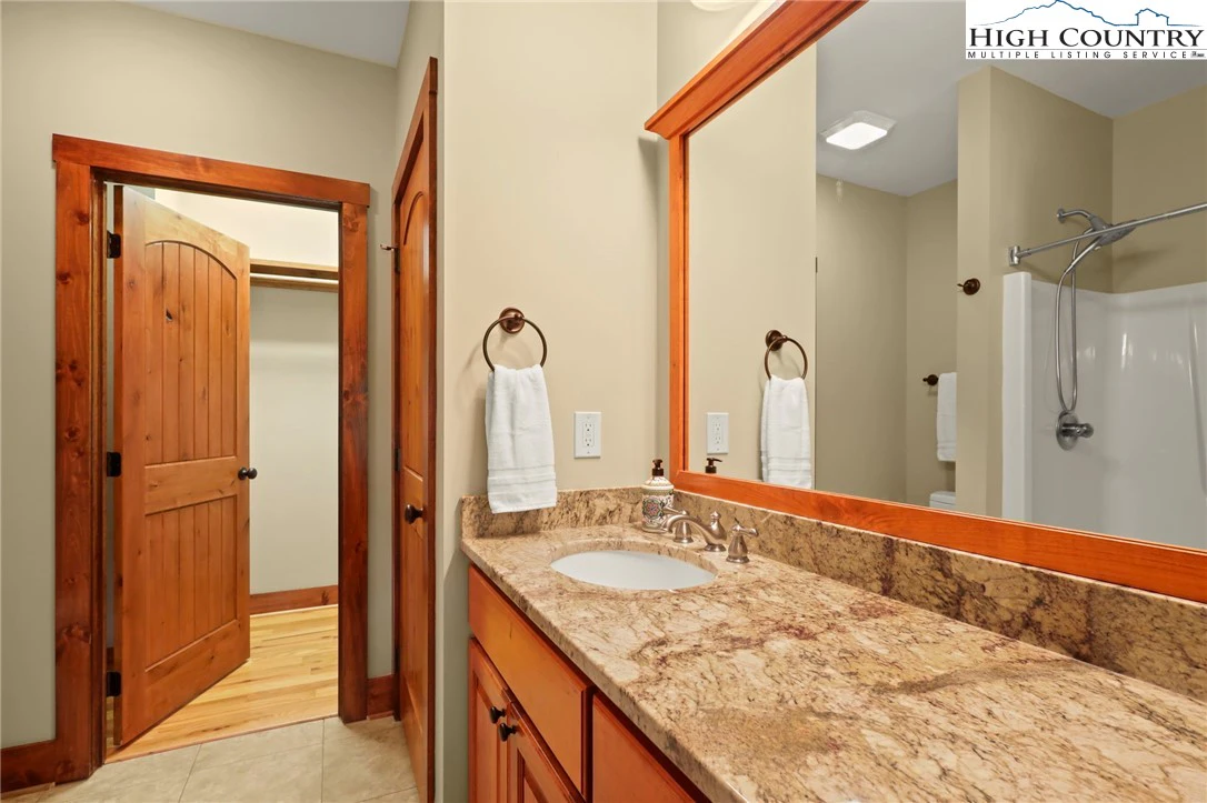 Image number 6 for the current listing