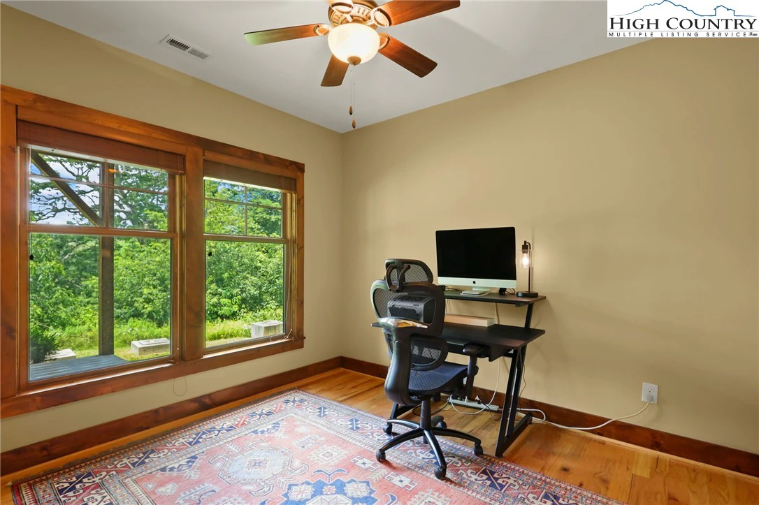 Image number 5 for the current listing