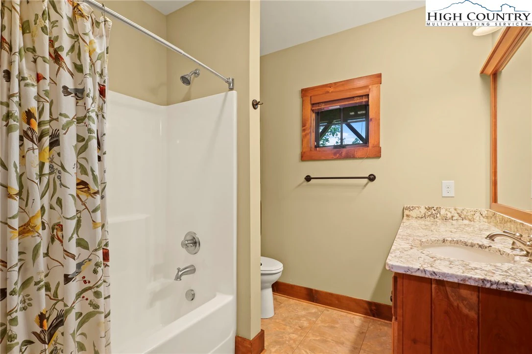 Image number 3 for the current listing