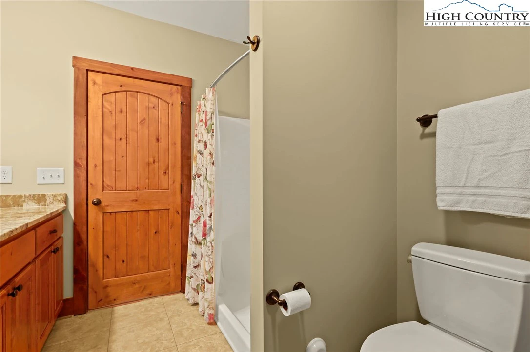 Image number 14 for the current listing
