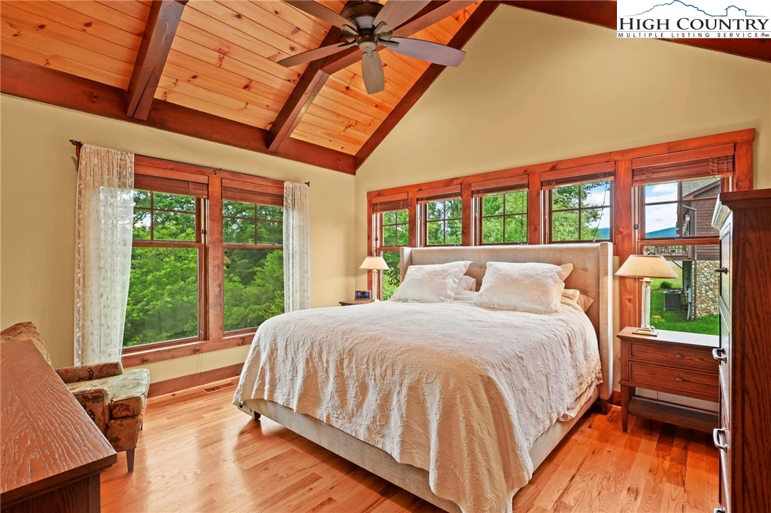 Image number 1 for the current listing