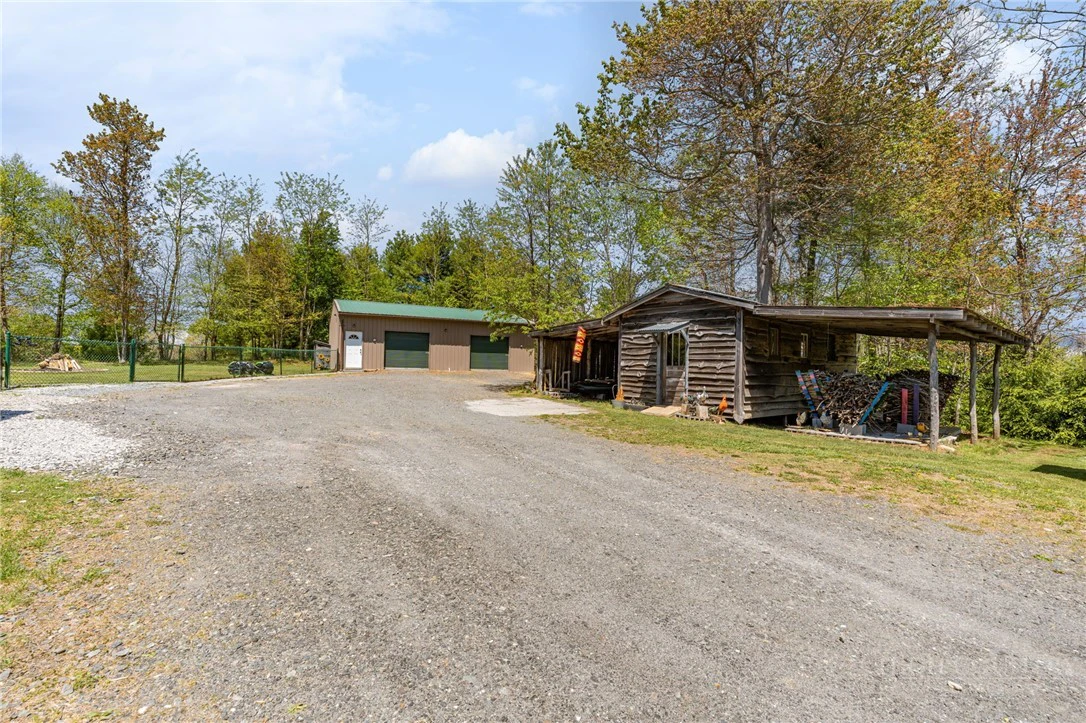 Image number 11 for the current listing