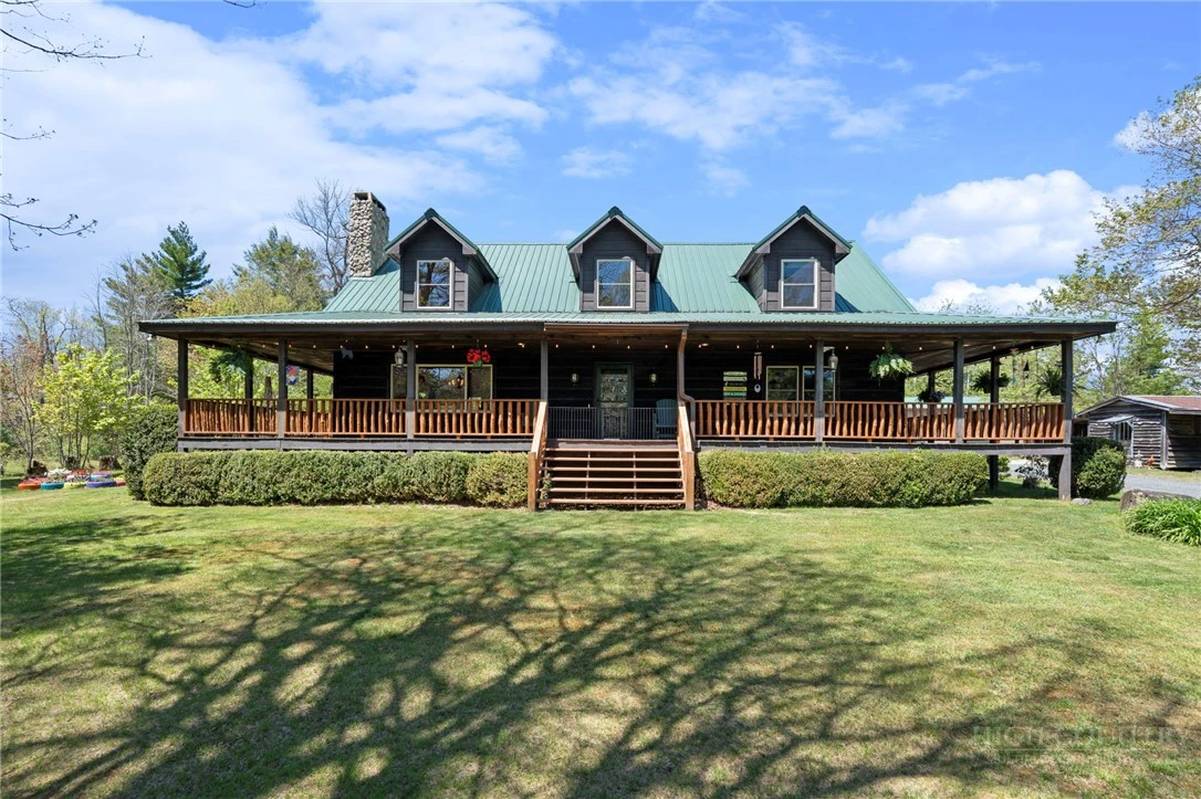 Image number 1 for the current listing