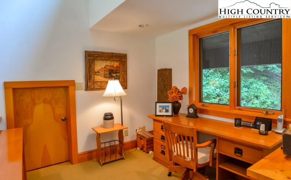 Image number 15 for the current listing