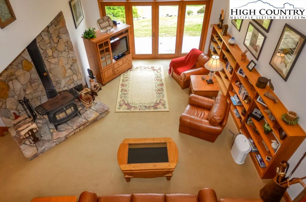 Image number 14 for the current listing