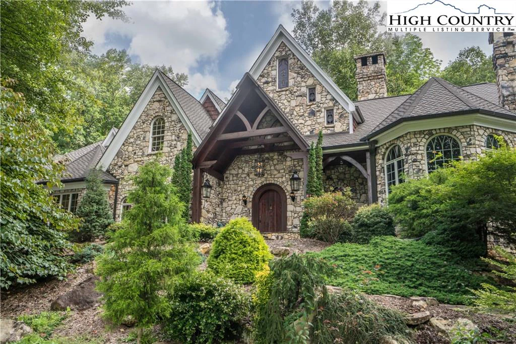 Image number 1 for the current listing