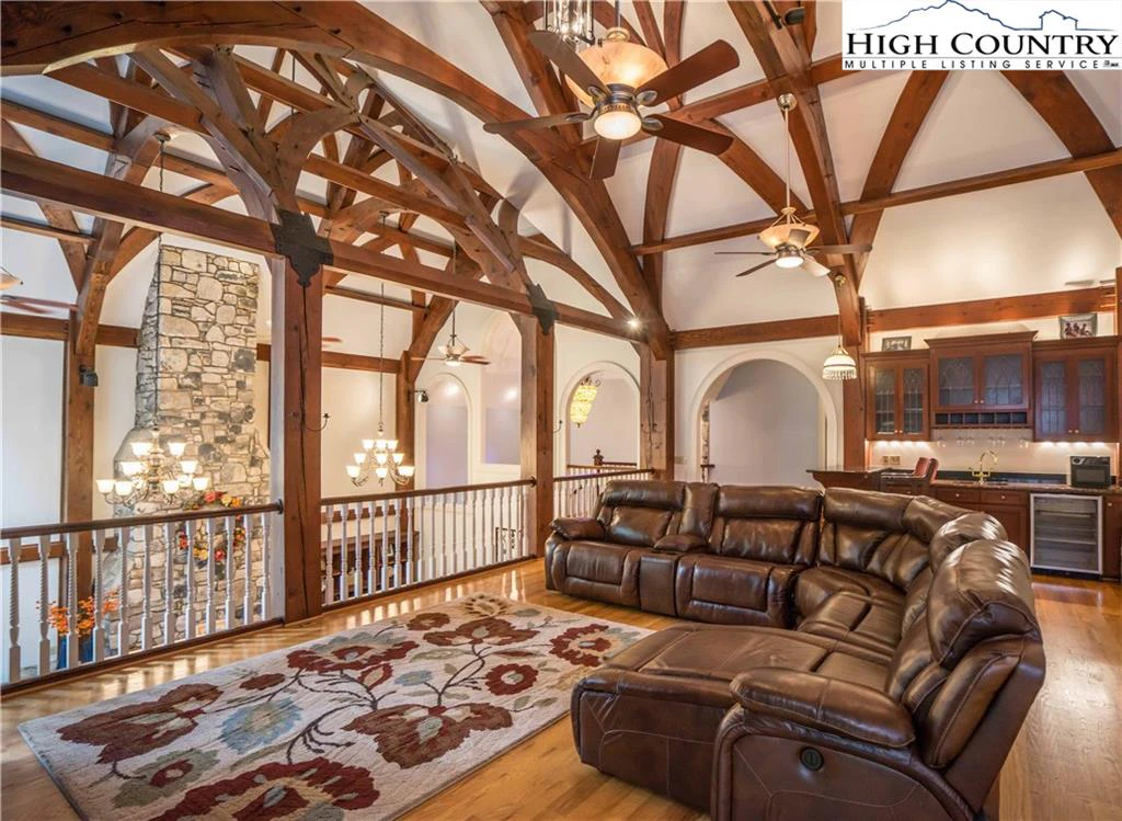 Image number 9 for the current listing