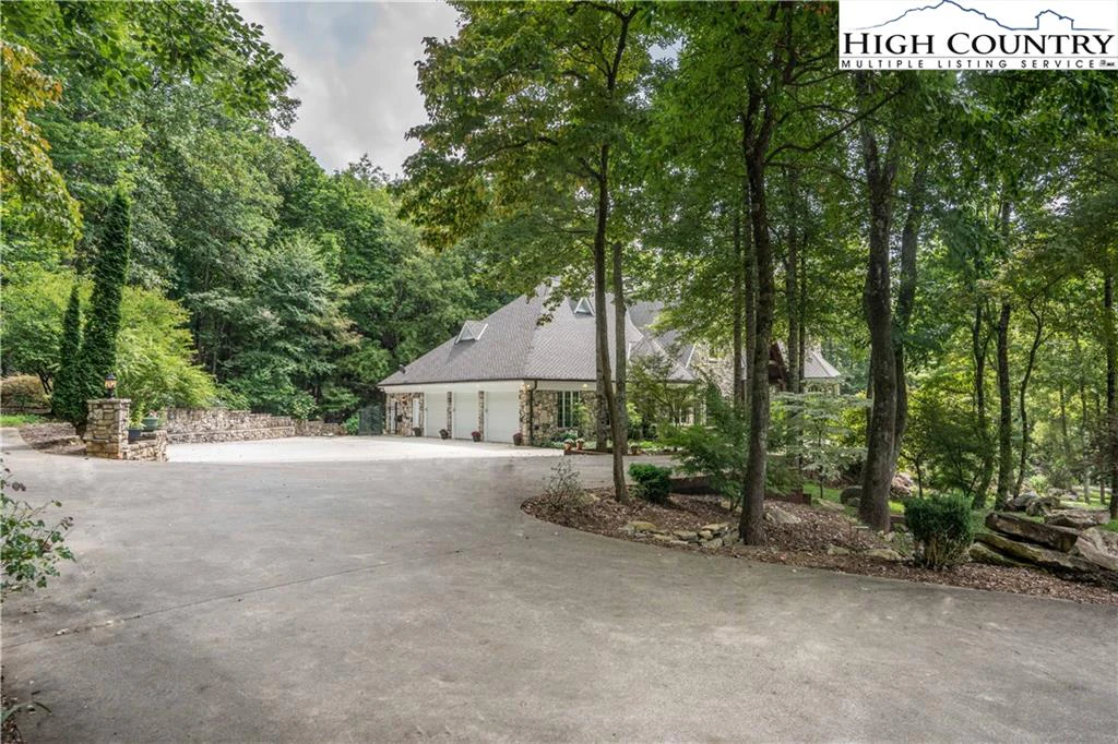 Image number 21 for the current listing