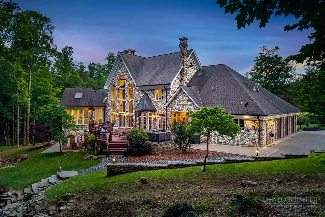 Image number 4 for the current listing
