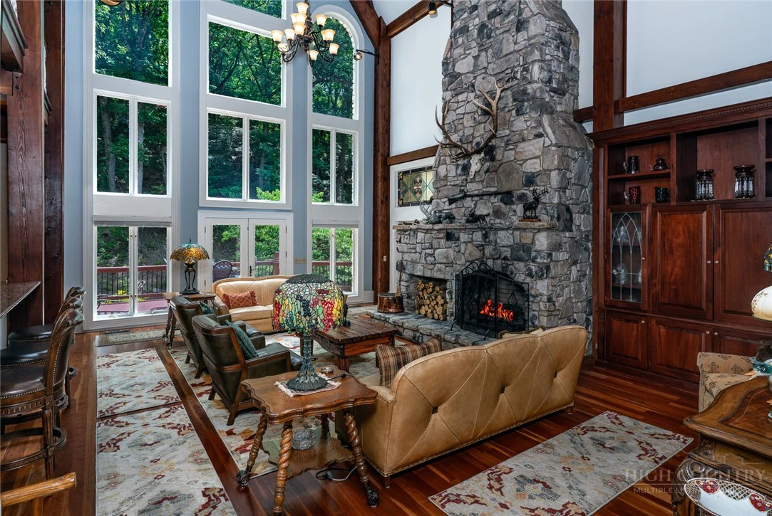 Image number 9 for the current listing