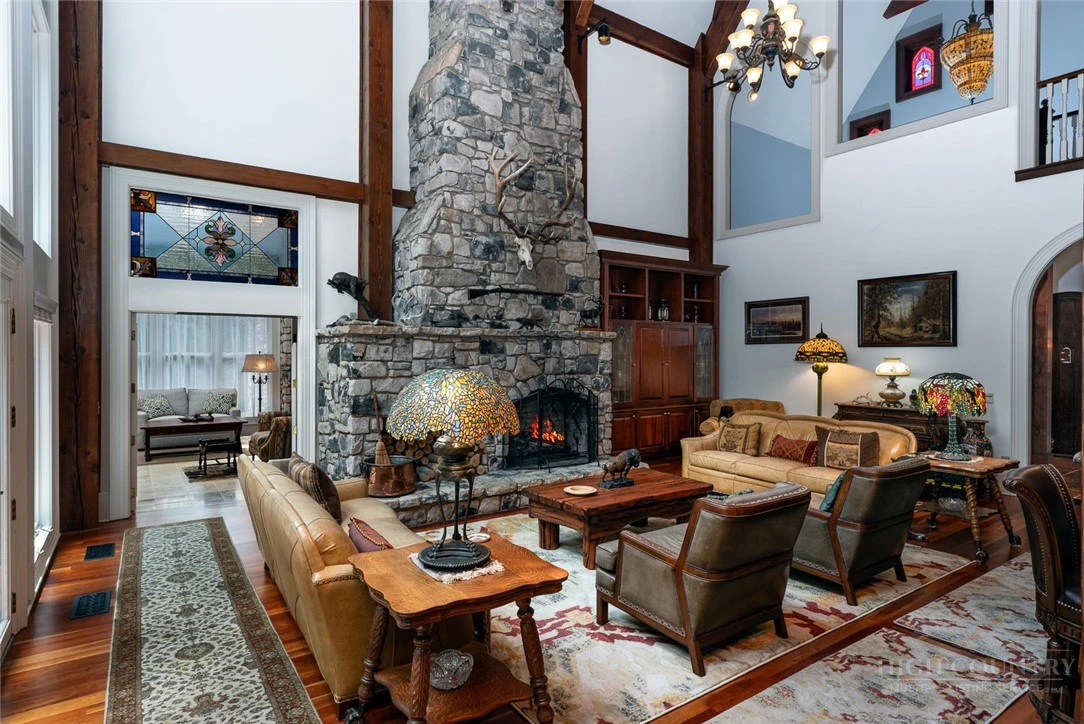 Image number 10 for the current listing
