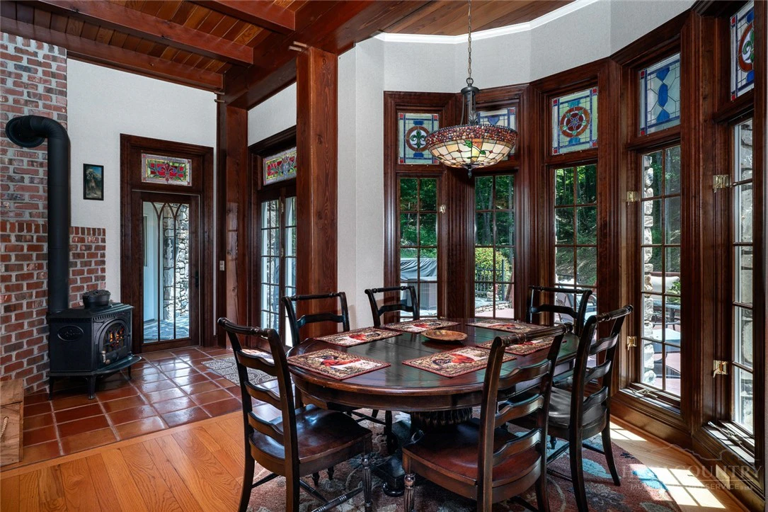 Image number 15 for the current listing