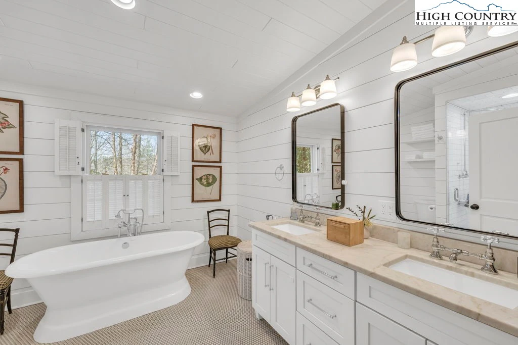 Image number 3 for the current listing