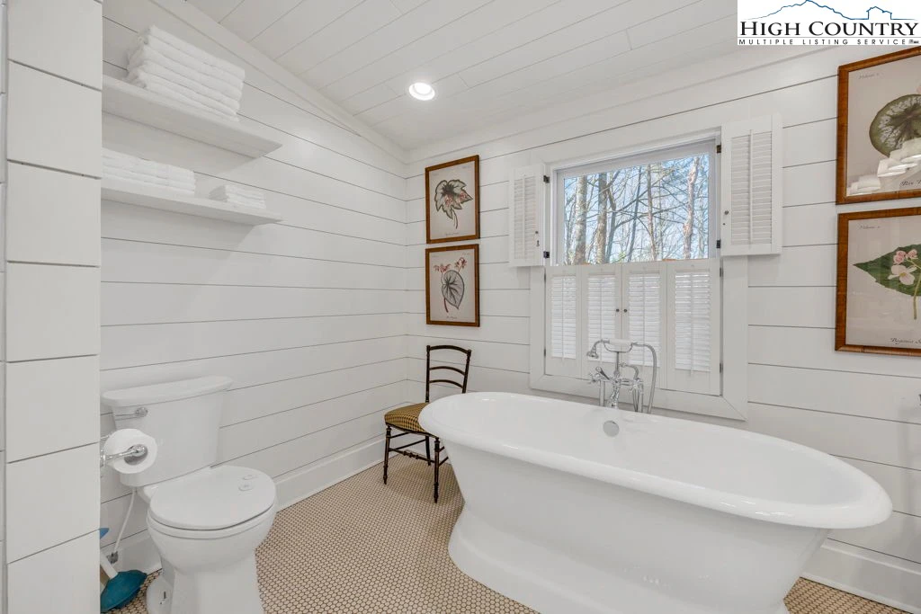 Image number 6 for the current listing