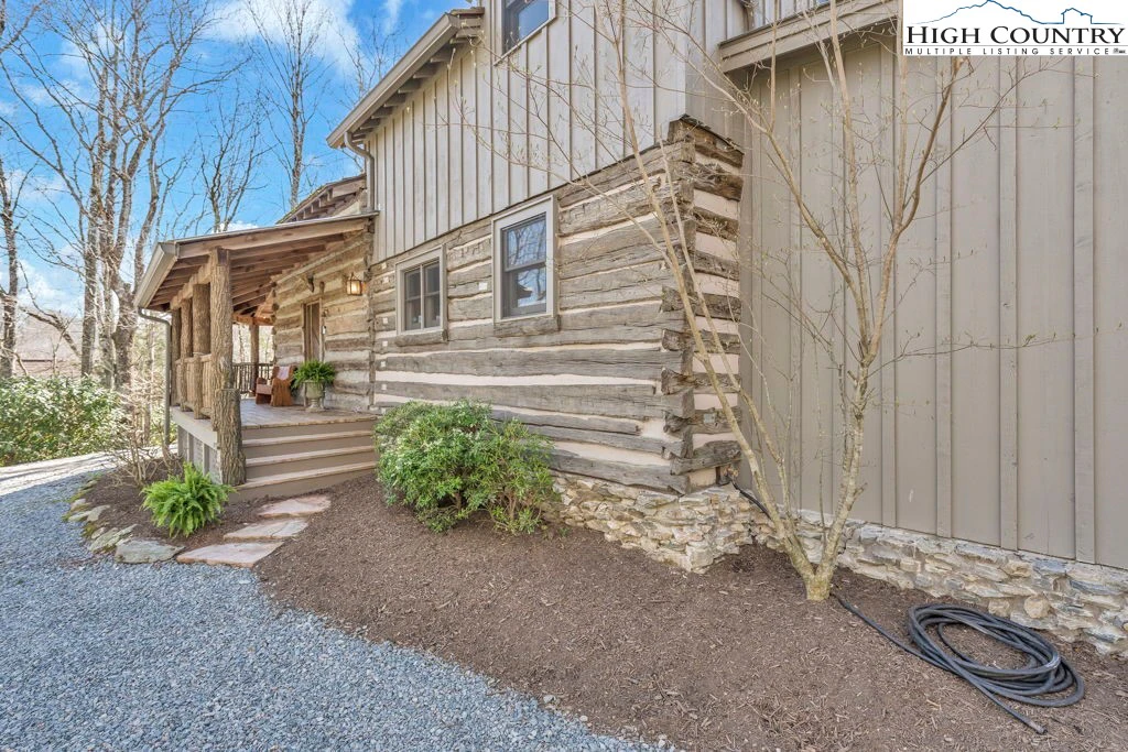 Image number 20 for the current listing