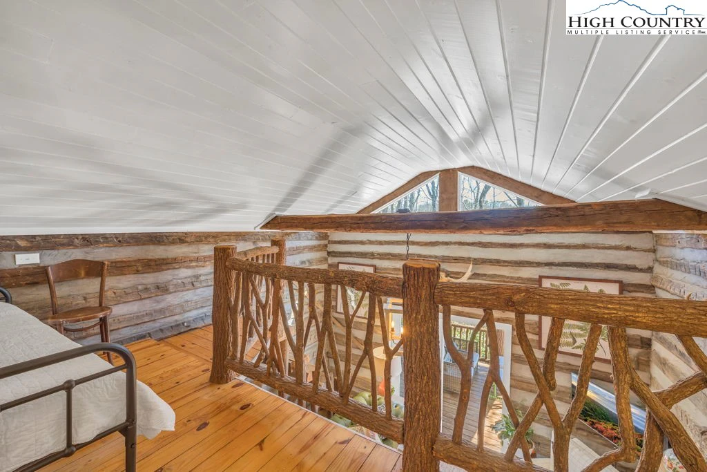 Image number 11 for the current listing