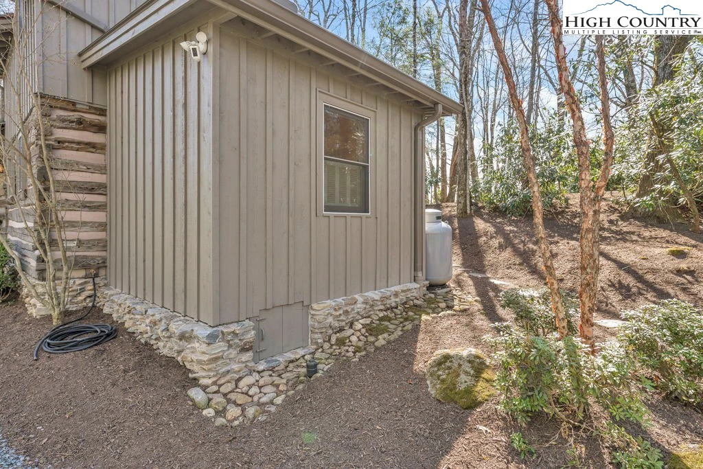 Image number 21 for the current listing