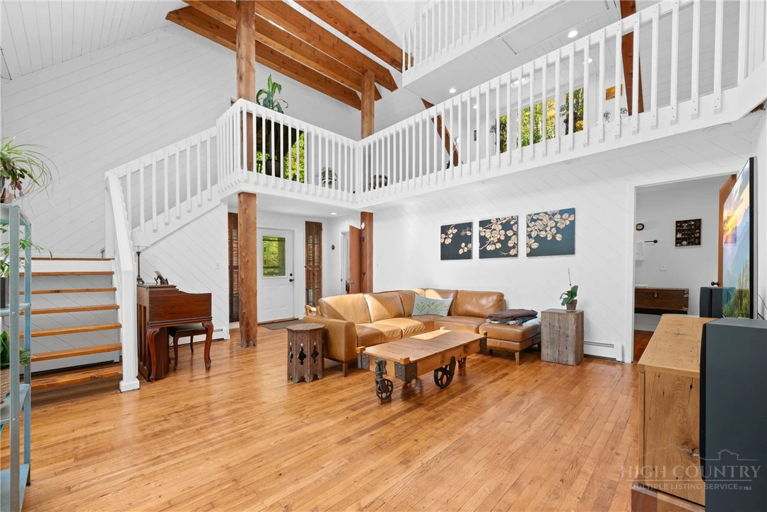 Image number 6 for the current listing