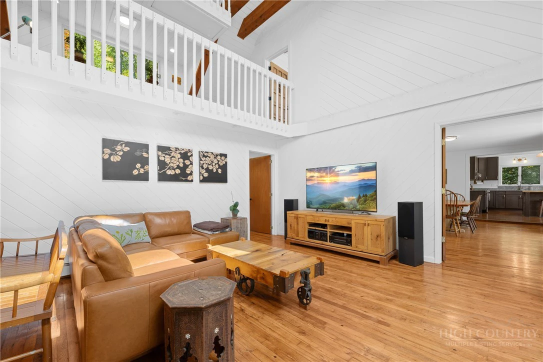 Image number 8 for the current listing