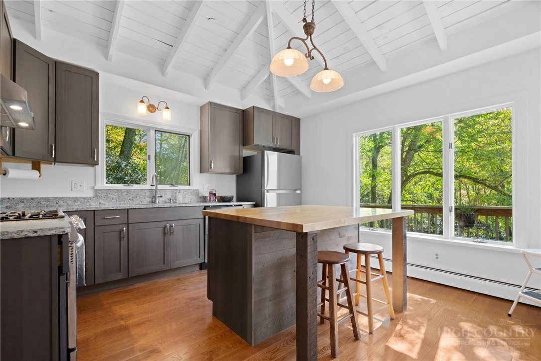 Image number 9 for the current listing