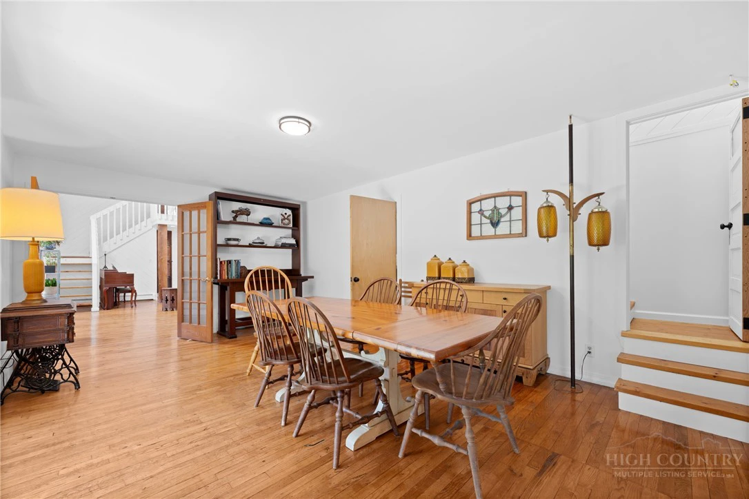 Image number 14 for the current listing