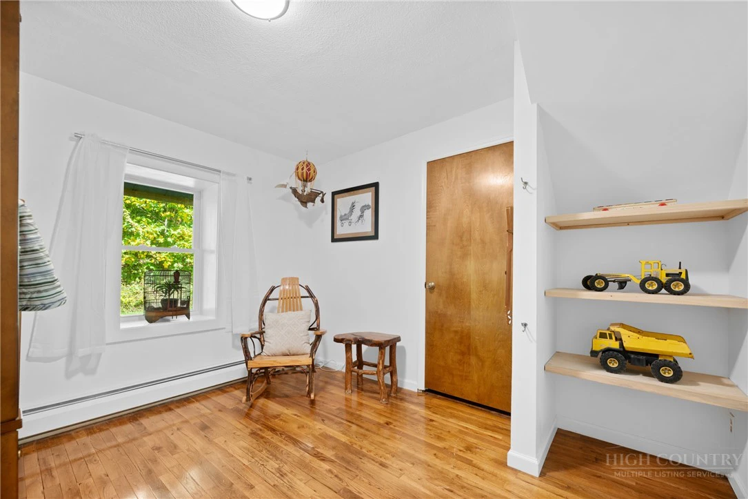 Image number 20 for the current listing