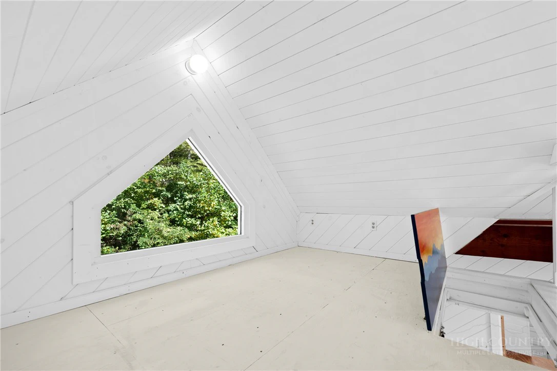 Image number 23 for the current listing