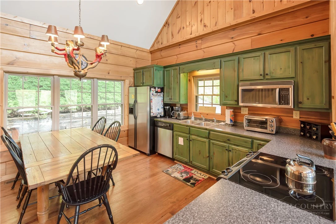 Image number 8 for the current listing