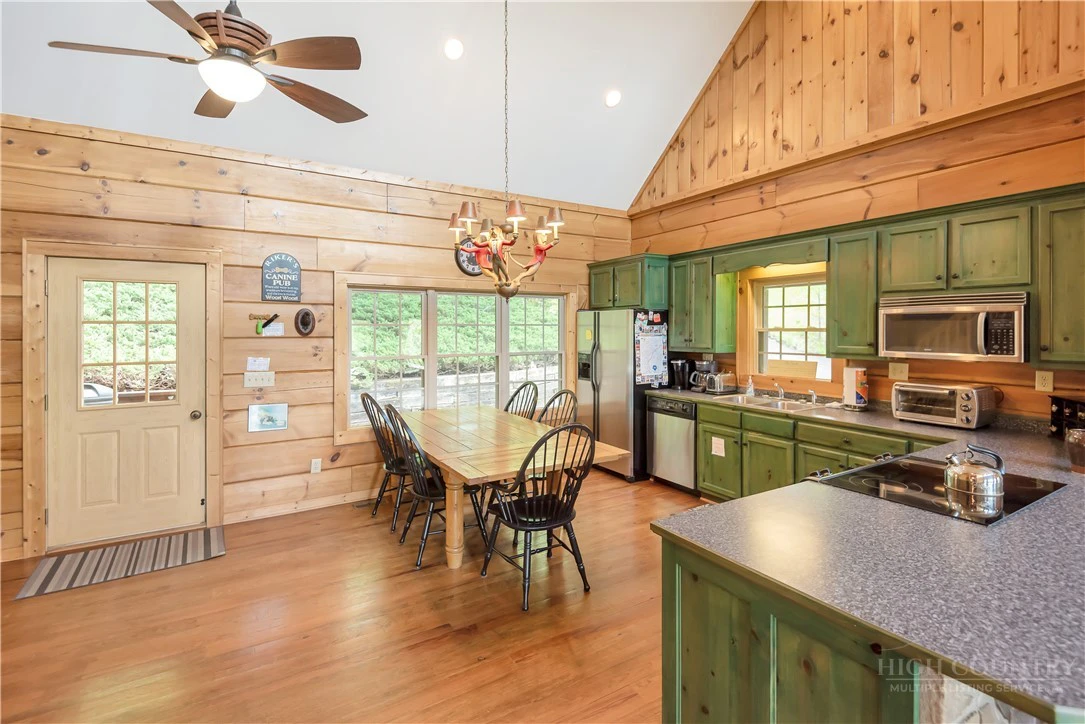 Image number 9 for the current listing