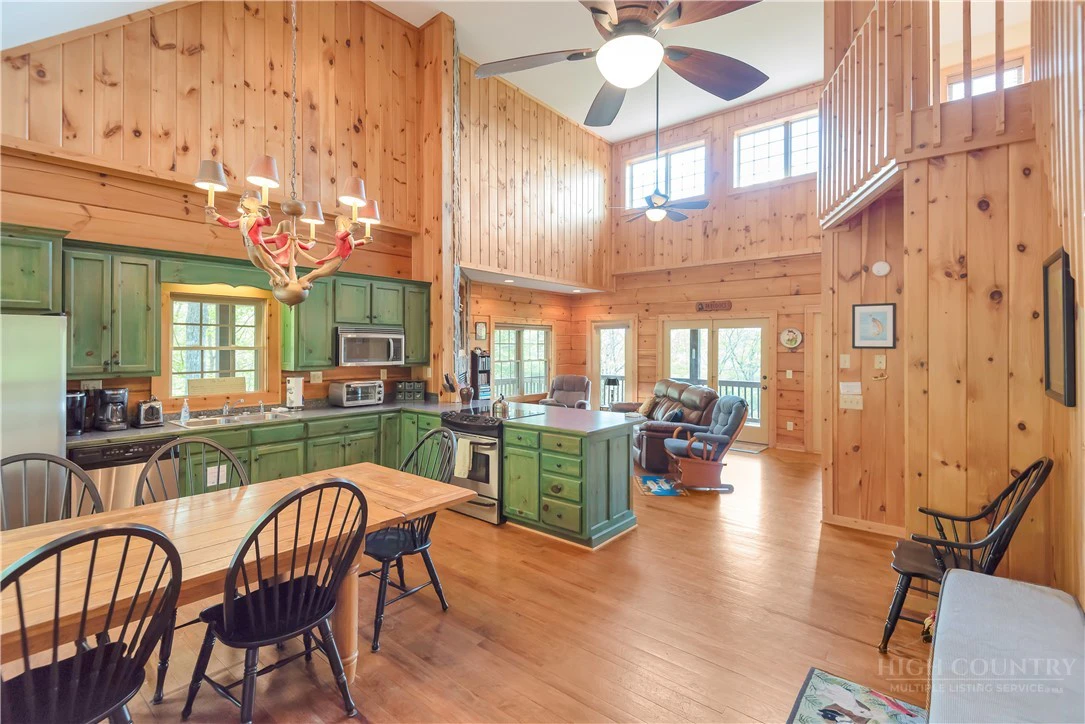 Image number 10 for the current listing
