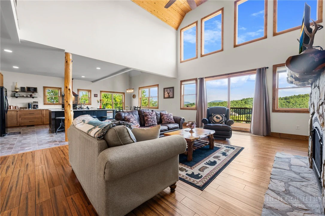 Image number 11 for the current listing