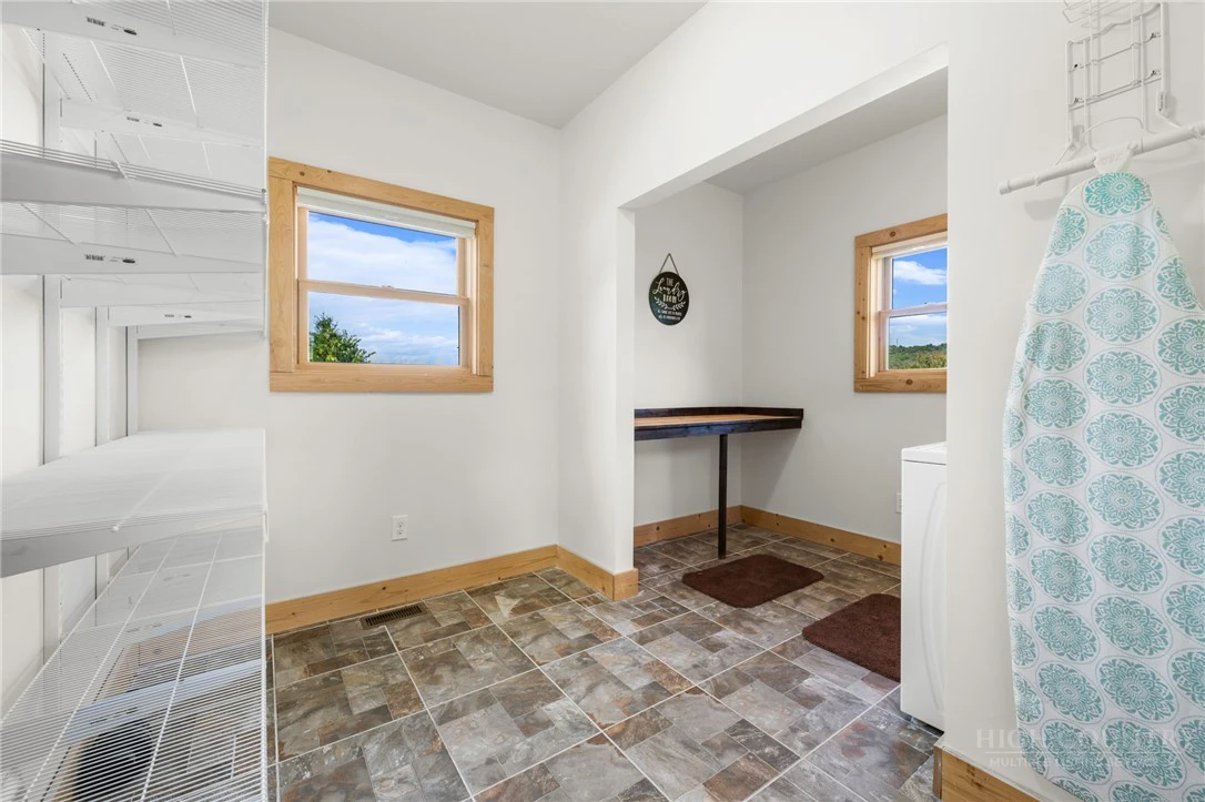 Image number 16 for the current listing
